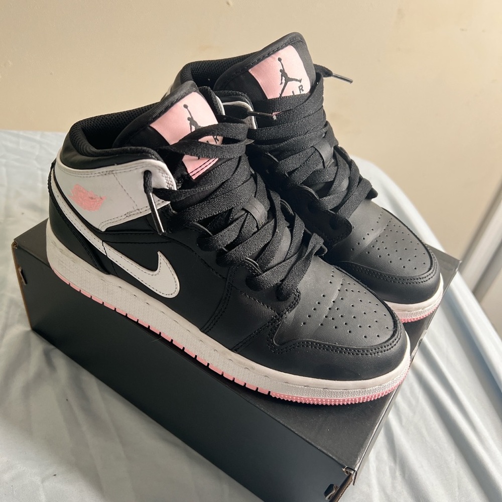 Arctic punch jordan 1’s